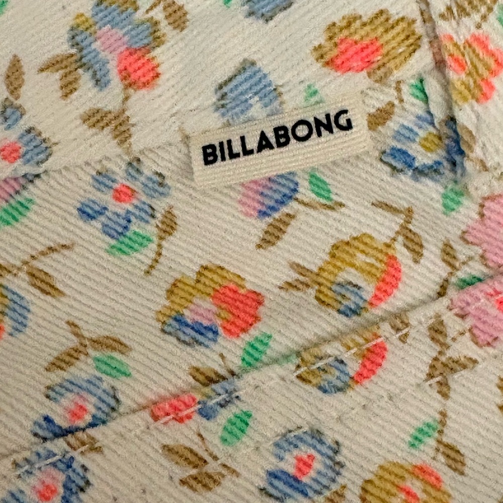 BILLABONG LITTLE FLOWERS JEAN SHORTS NWOT WOMEN SIZE 26 SUPER CUTE SEE PICS - Picture 5 of 8